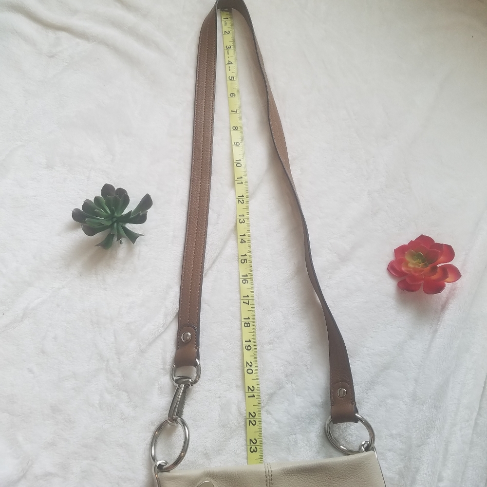 B Makowsky Crossbody - Picture 15 of 15